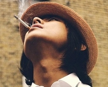 ユノとチャンミンのタバコの画像.jpg